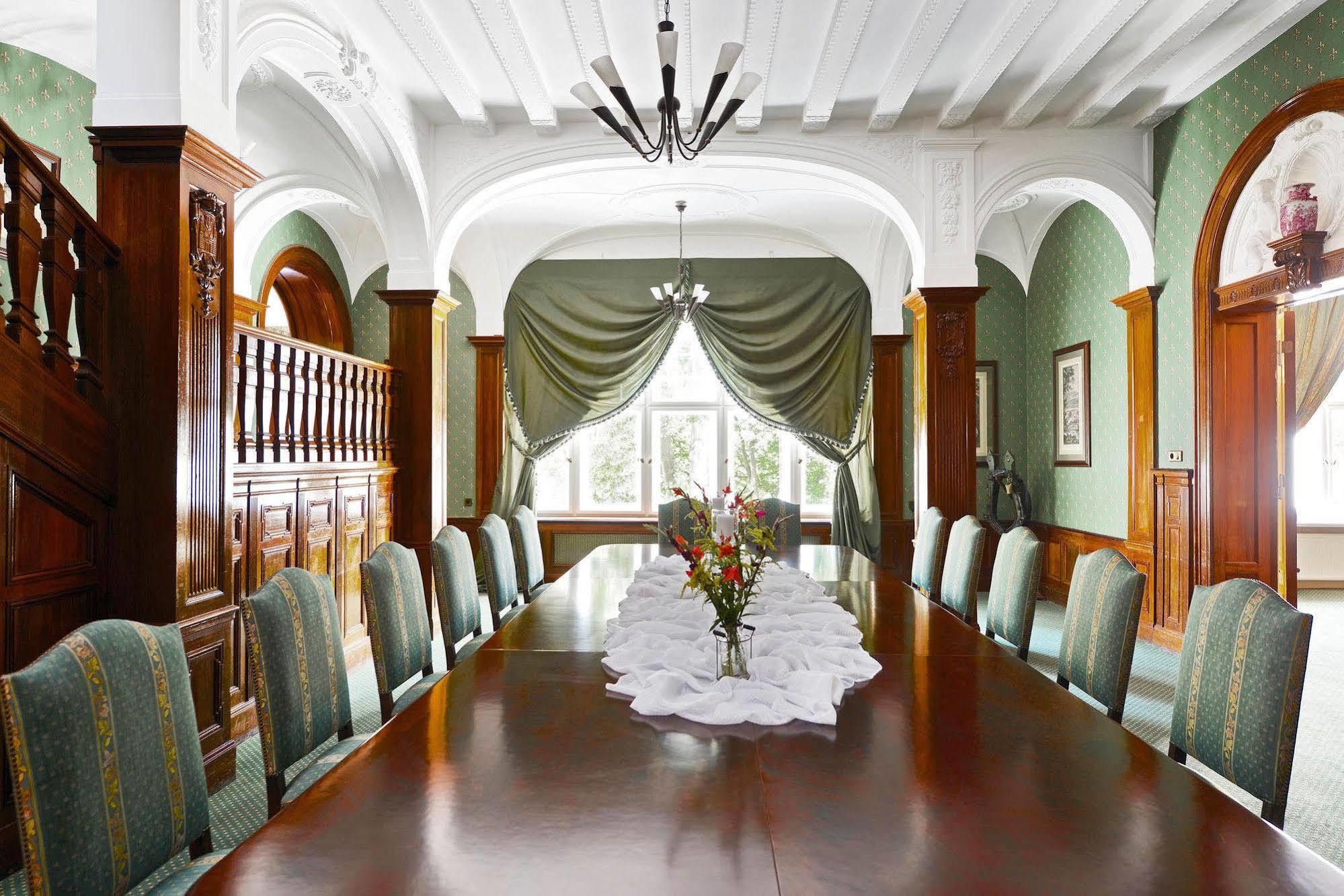 Schlosshotel Villa Westerberge Ашерслебен Екстериор снимка
