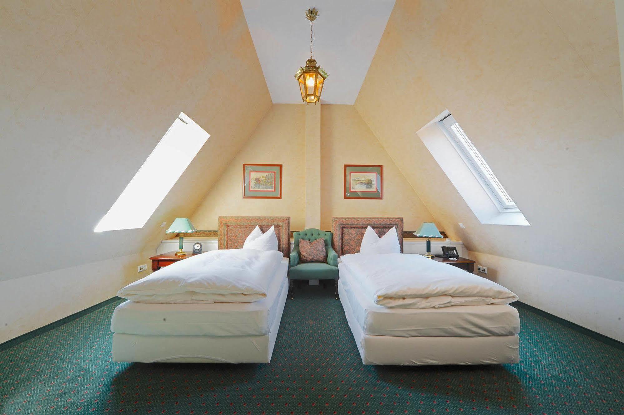 Schlosshotel Villa Westerberge Ашерслебен Екстериор снимка