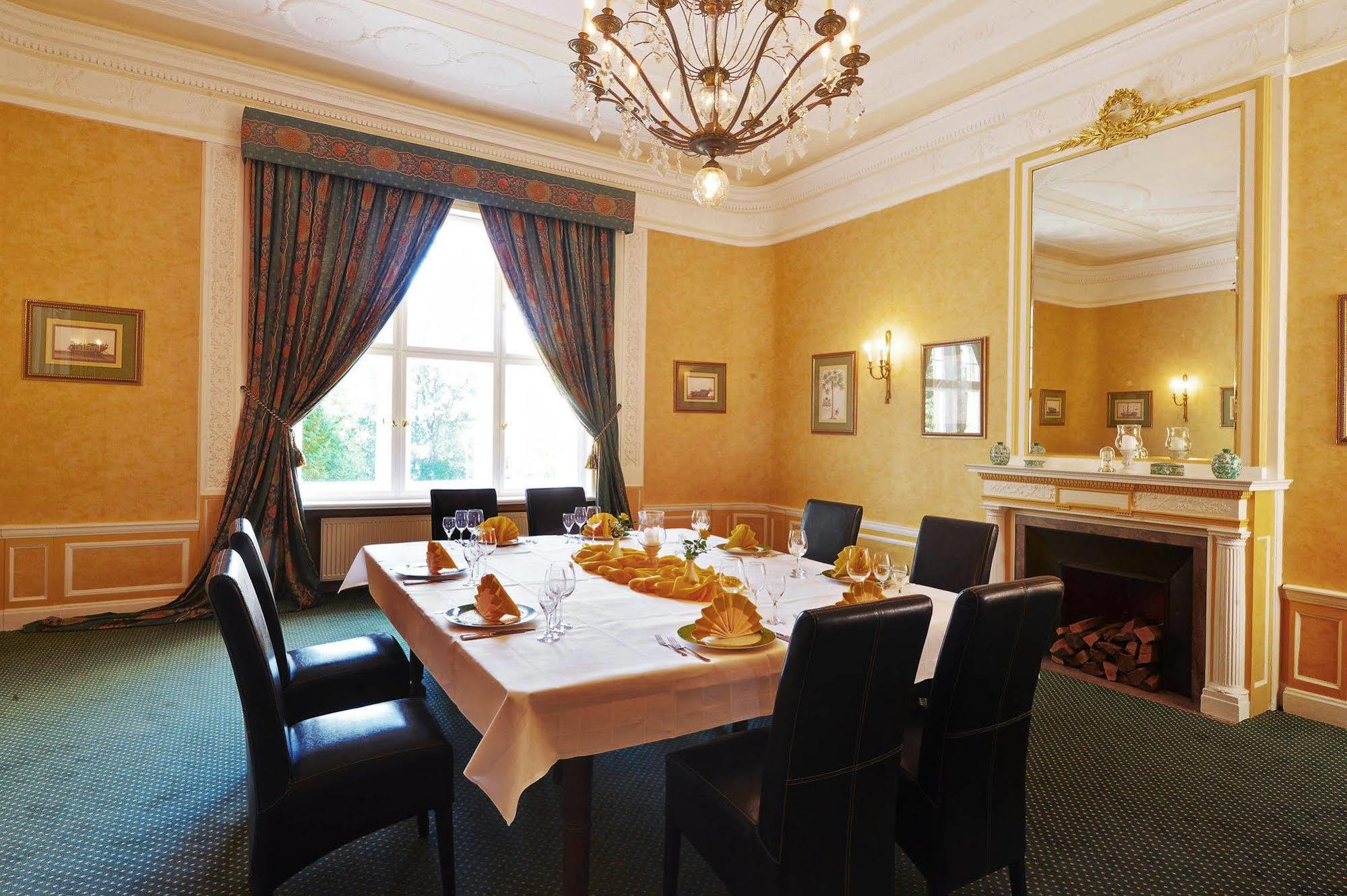 Schlosshotel Villa Westerberge Ашерслебен Екстериор снимка
